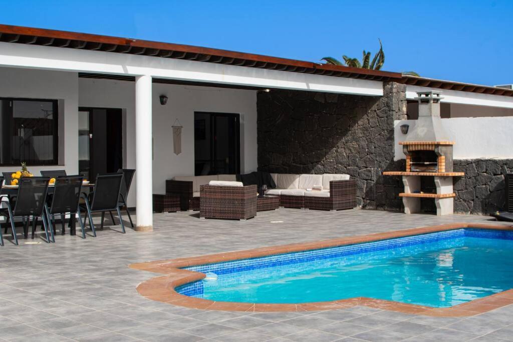 Casa Marlay Spacious, Heated Pool, Bbq & Fast Wi-Fi Only 15 Minutes Walk To Town 普拉亚布兰卡 外观 照片