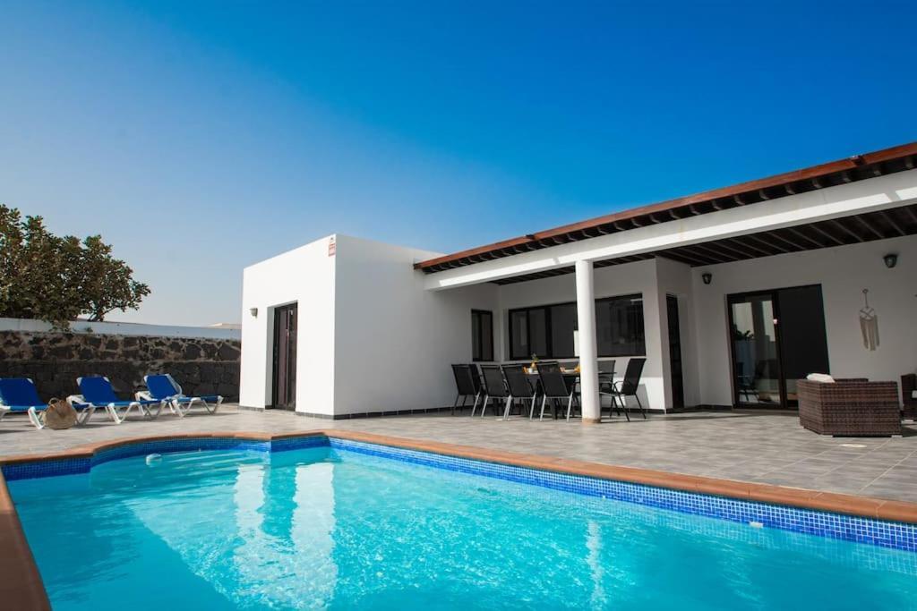 Casa Marlay Spacious, Heated Pool, Bbq & Fast Wi-Fi Only 15 Minutes Walk To Town 普拉亚布兰卡 外观 照片