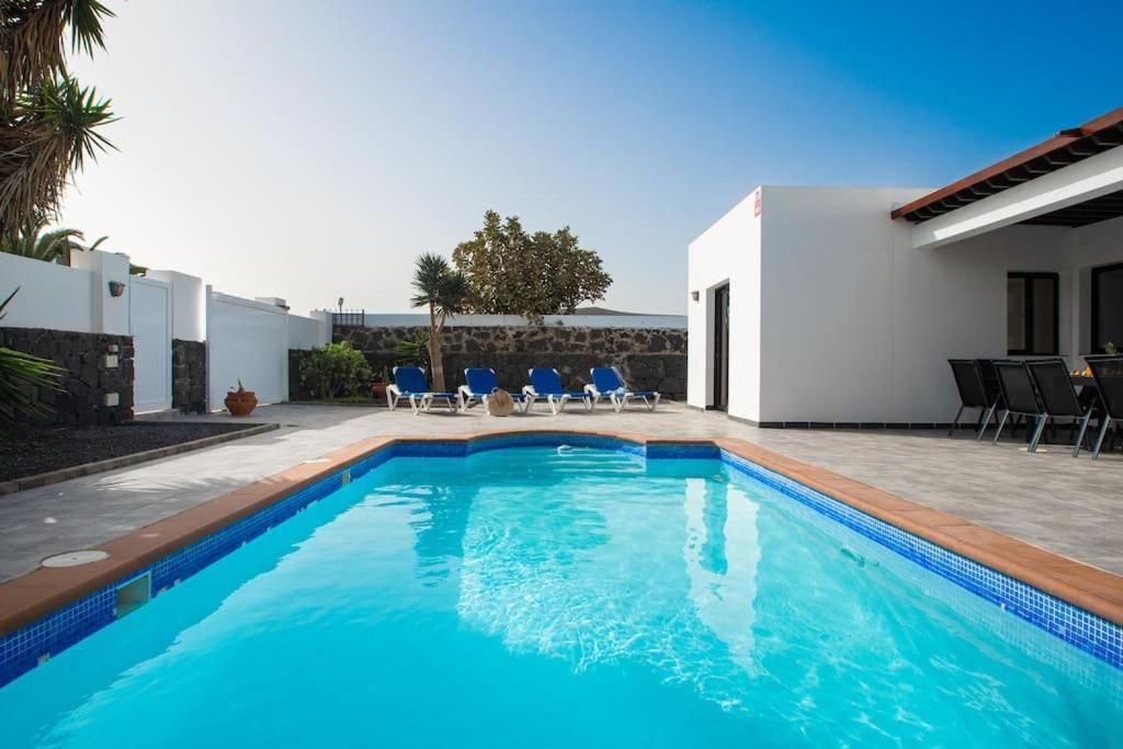 Casa Marlay Spacious, Heated Pool, Bbq & Fast Wi-Fi Only 15 Minutes Walk To Town 普拉亚布兰卡 外观 照片