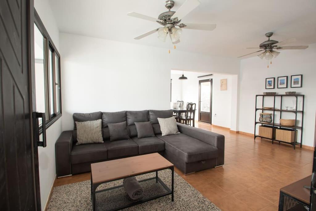 Casa Marlay Spacious, Heated Pool, Bbq & Fast Wi-Fi Only 15 Minutes Walk To Town 普拉亚布兰卡 外观 照片