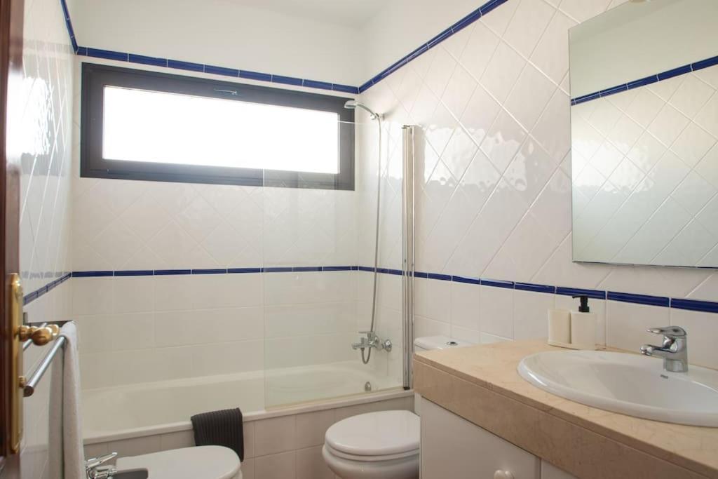 Casa Marlay Spacious, Heated Pool, Bbq & Fast Wi-Fi Only 15 Minutes Walk To Town 普拉亚布兰卡 外观 照片