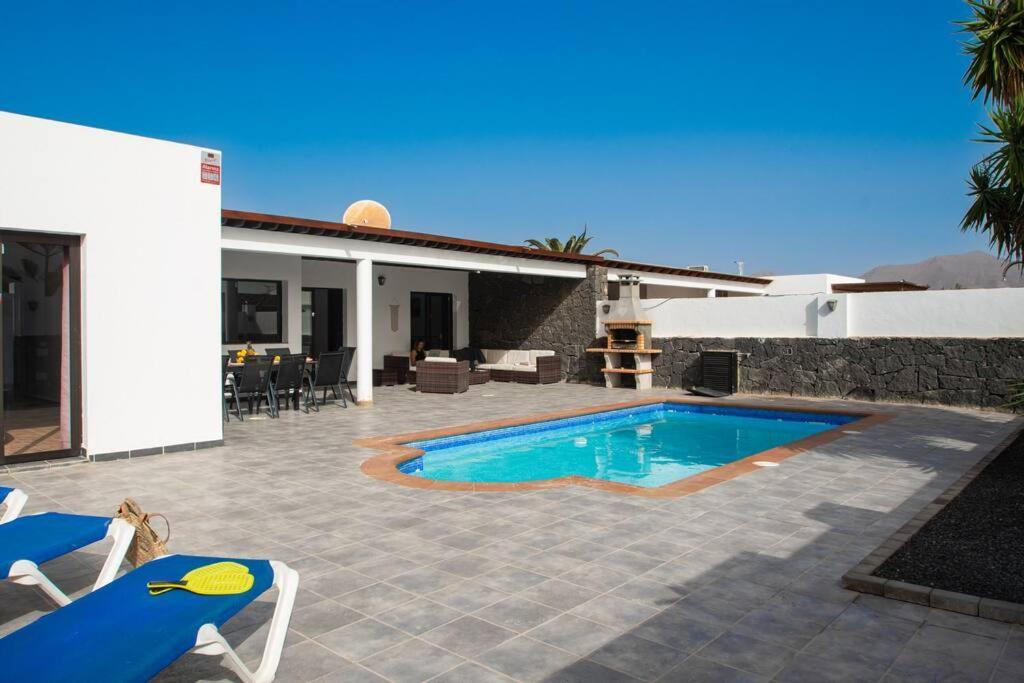 Casa Marlay Spacious, Heated Pool, Bbq & Fast Wi-Fi Only 15 Minutes Walk To Town 普拉亚布兰卡 外观 照片