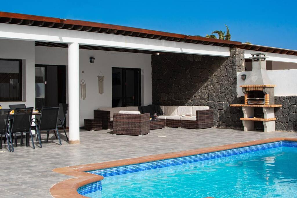 Casa Marlay Spacious, Heated Pool, Bbq & Fast Wi-Fi Only 15 Minutes Walk To Town 普拉亚布兰卡 外观 照片