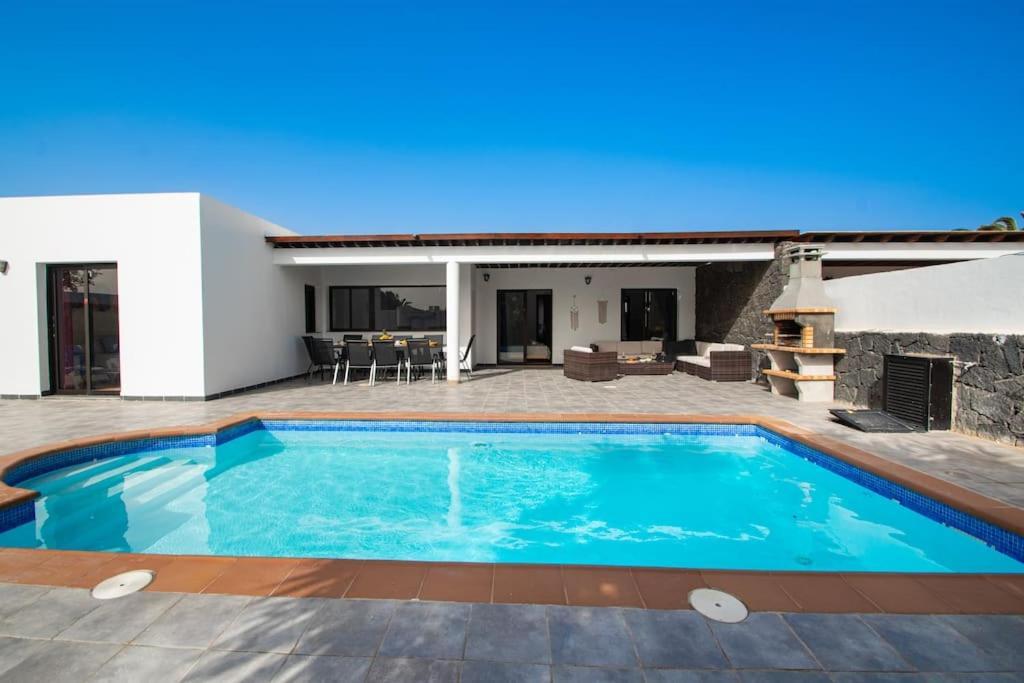 Casa Marlay Spacious, Heated Pool, Bbq & Fast Wi-Fi Only 15 Minutes Walk To Town 普拉亚布兰卡 外观 照片